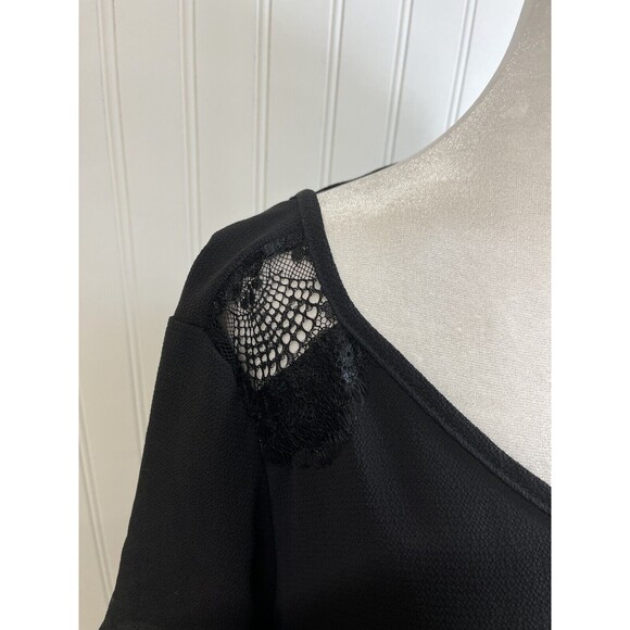 Torrid Sz 3 Black top. Lace shoulder and hem. Deed "V" back. Perfect summer top. - Picture 3 of 6